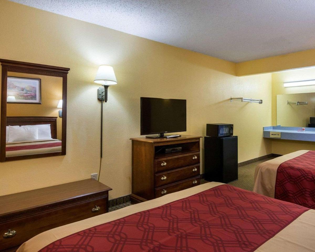 Econo Lodge Fredericksburg near I-95 - image 3