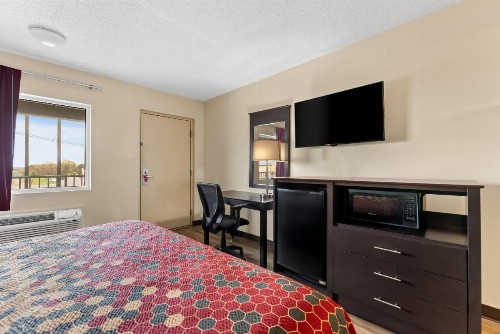 Econo Lodge Fredericksburg near I-95 - image 30