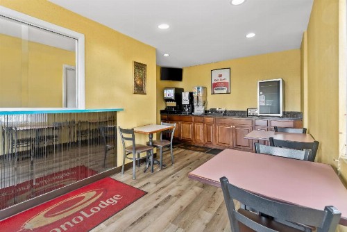 Econo Lodge Fredericksburg near I-95 - image 33