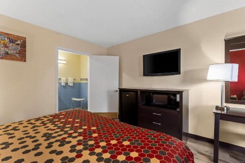 Econo Lodge Fredericksburg near I-95 - image 39