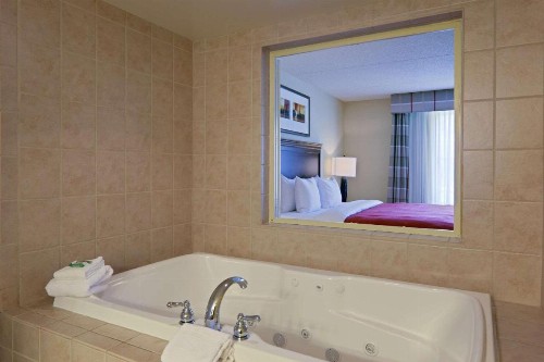 Country Inn & Suites by Radisson Fredericksburg VA - image 9