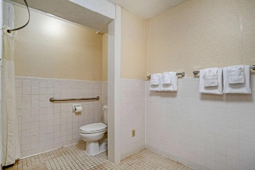 Quality Inn Fredericksburg near Historic Downtown - image 10