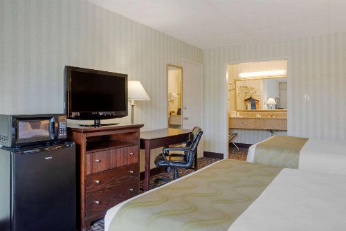 Quality Inn Fredericksburg near Historic Downtown - image 2