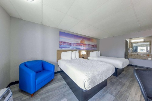 Days Inn by Wyndham Fredericksburg North - image 2