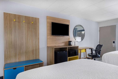 Days Inn by Wyndham Fredericksburg North - image 9