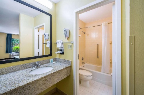 Quality Inn Fredericksburg-Central Park Area - image 19