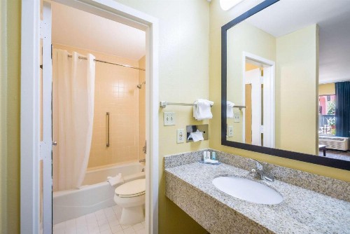 Quality Inn Fredericksburg-Central Park Area - image 20