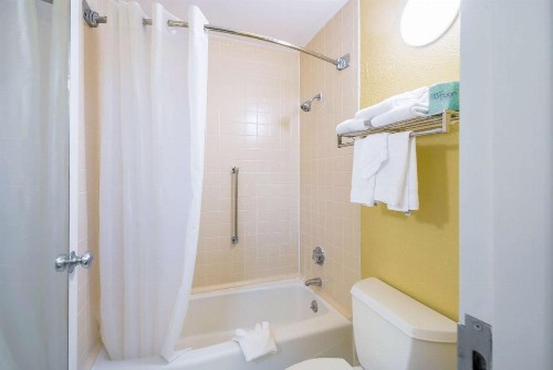 Quality Inn Fredericksburg-Central Park Area - image 21