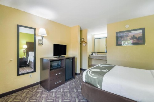 Quality Inn Fredericksburg-Central Park Area - image 40