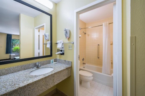 Quality Inn Fredericksburg-Central Park Area - image 41