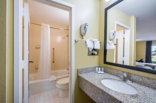 Quality Inn Fredericksburg-Central Park Area - image 47