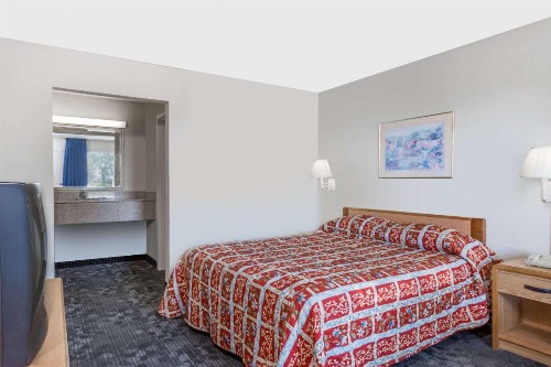 Knights Inn - Fredericksburg - image 12