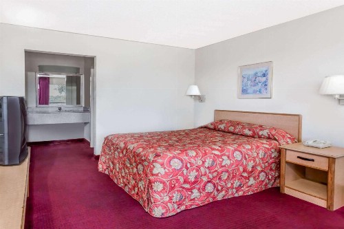 Knights Inn - Fredericksburg - image 13