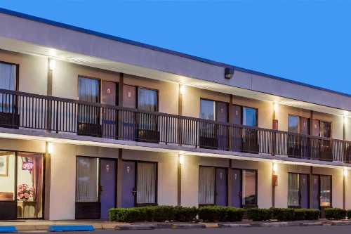 Knights Inn - Fredericksburg - image 4