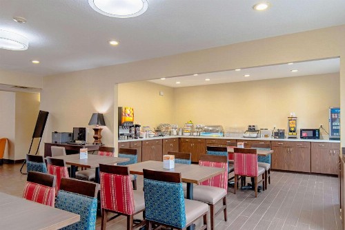 Comfort Inn and Suites Fredericksburg - image 12