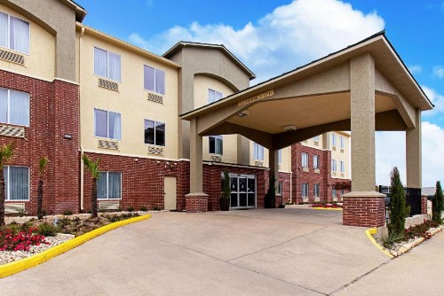 Comfort Inn and Suites Fredericksburg - image 18