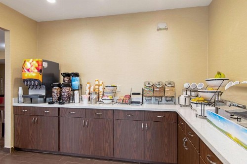 Comfort Inn and Suites Fredericksburg - image 20
