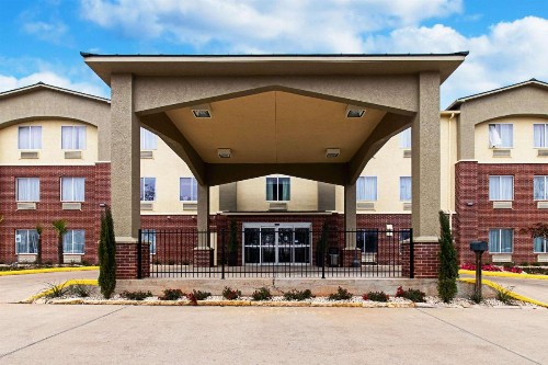 Comfort Inn and Suites Fredericksburg - image 21