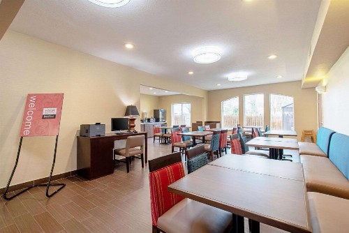Comfort Inn and Suites Fredericksburg - image 26