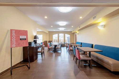 Comfort Inn and Suites Fredericksburg - image 3