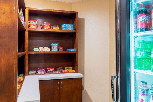 Comfort Inn and Suites Fredericksburg - image 4