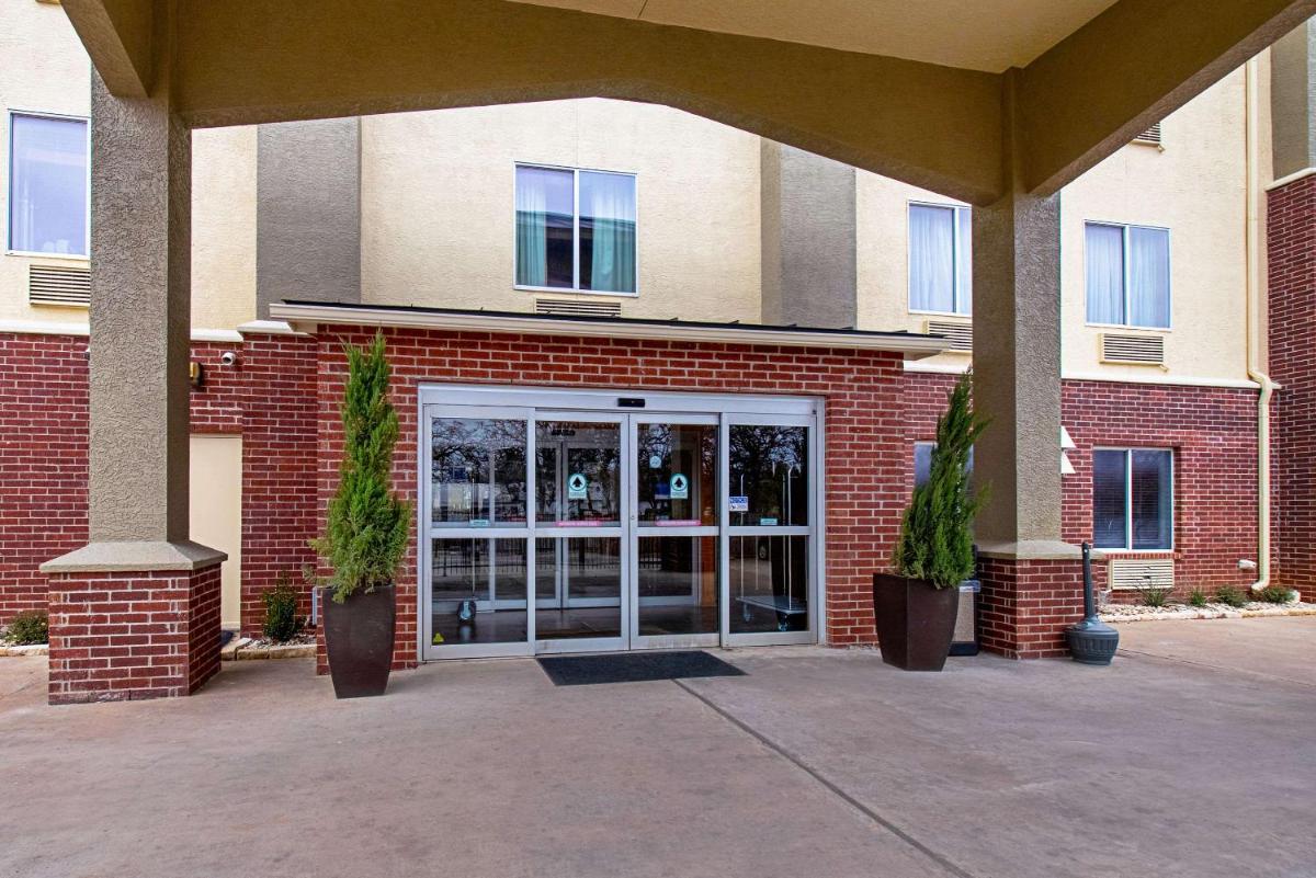 Comfort Inn and Suites Fredericksburg - image 6