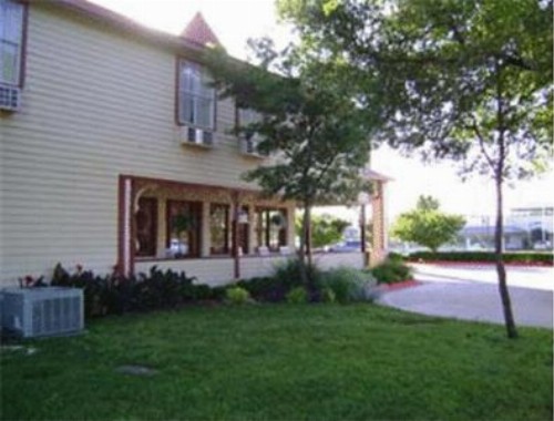 Fredericksburg Hill Country Hotel - image 7