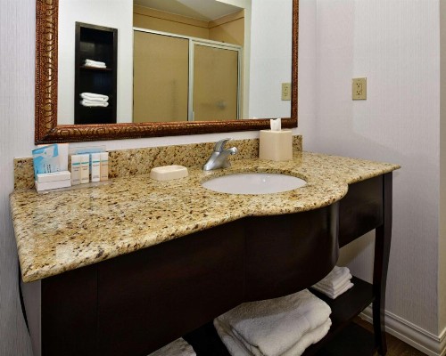 Hampton Inn & Suites Fredericksburg - image 16
