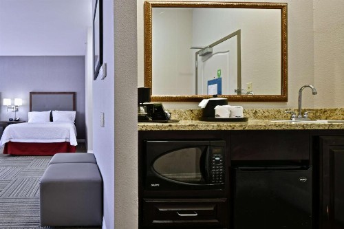 Hampton Inn & Suites Fredericksburg - image 17