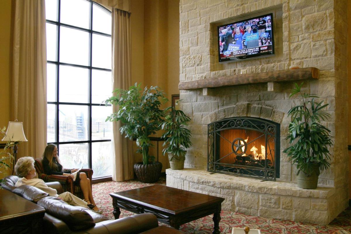 Hampton Inn & Suites Fredericksburg - image 3