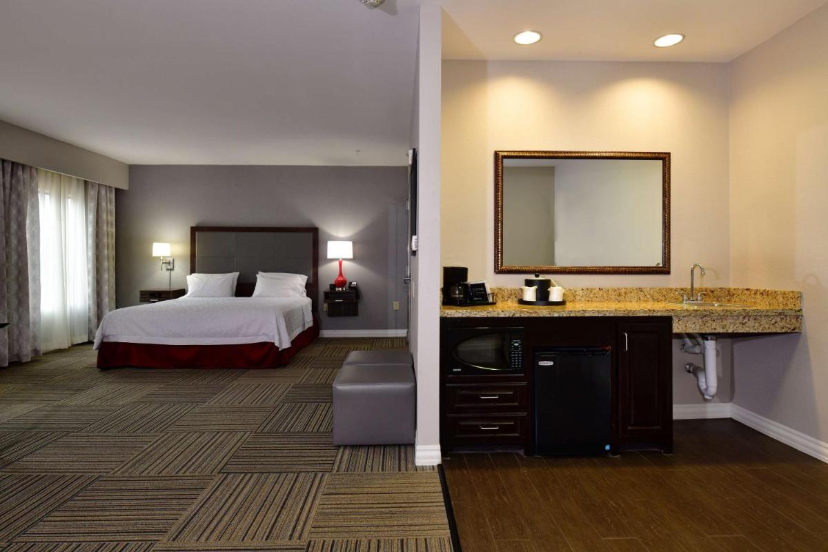 Hampton Inn & Suites Fredericksburg - image 5