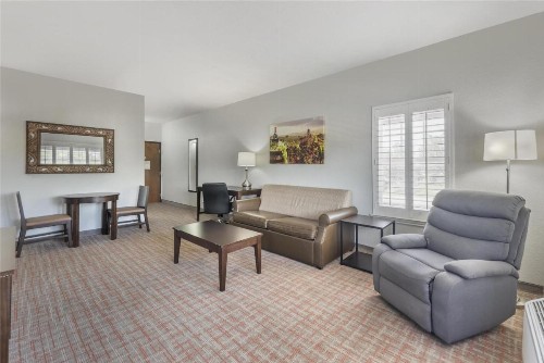Best Western Plus Fredericksburg - image 15