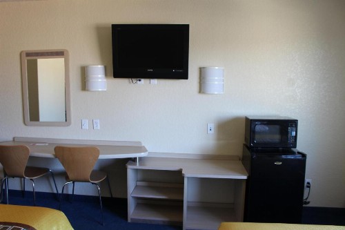Wine Country Inn - image 12