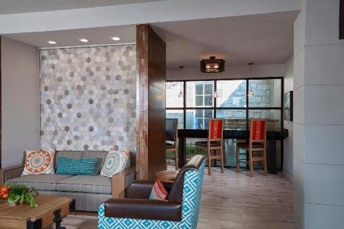 Fredericksburg Inn and Suites - image 15