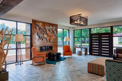 Fredericksburg Inn and Suites - image 2