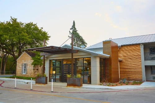 Fredericksburg Inn and Suites - image 22