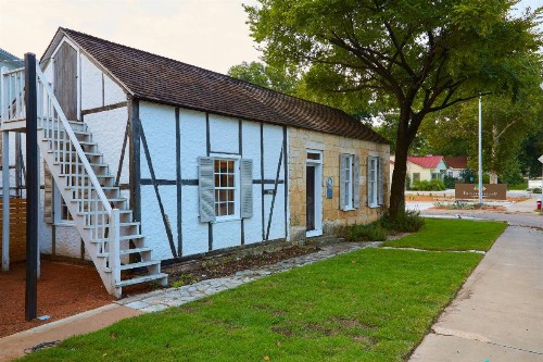 Fredericksburg Inn and Suites - image 23