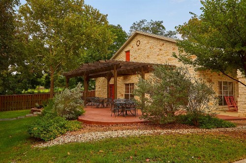 Fredericksburg Inn and Suites - image 26
