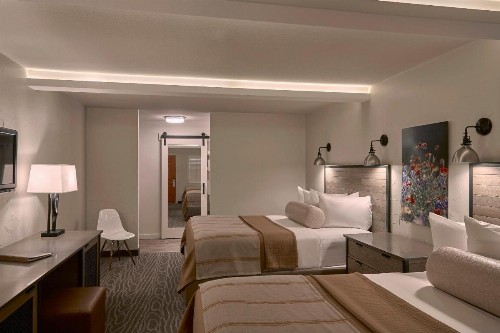 Fredericksburg Inn and Suites - image 29