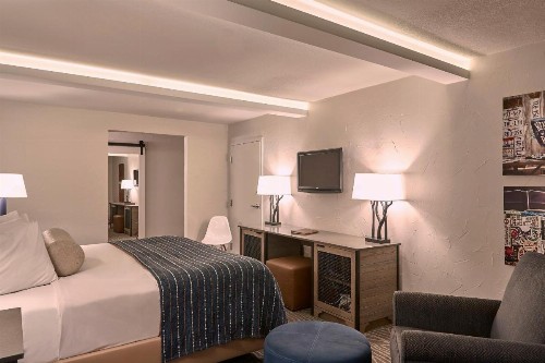 Fredericksburg Inn and Suites - image 31