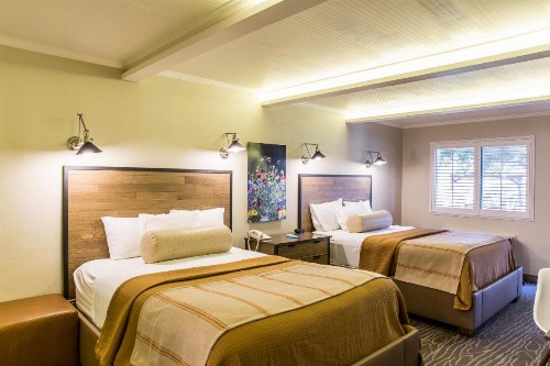 Fredericksburg Inn and Suites - image 34