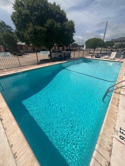 Super 8 by Wyndham Fredericksburg - image 10