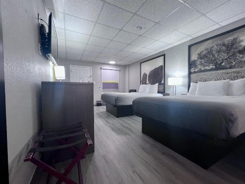 Super 8 by Wyndham Fredericksburg - image 12