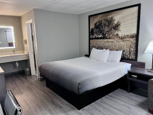 Super 8 by Wyndham Fredericksburg - image 17