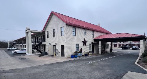 Super 8 by Wyndham Fredericksburg - image 2