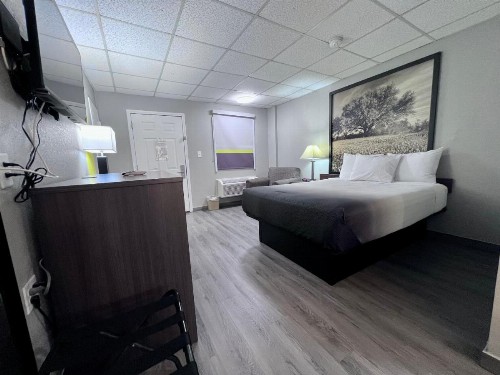 Super 8 by Wyndham Fredericksburg - image 20