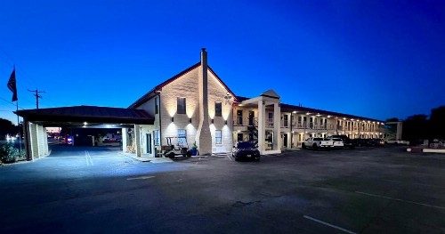 Super 8 by Wyndham Fredericksburg - image 3