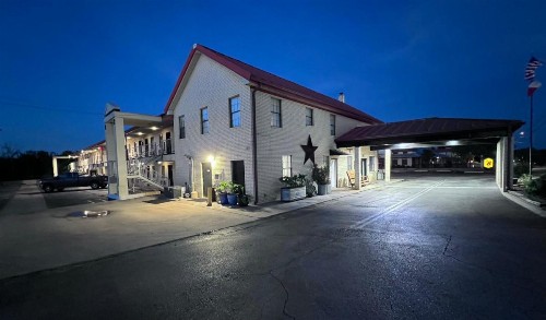 Super 8 by Wyndham Fredericksburg - image 4