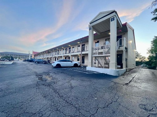 Super 8 by Wyndham Fredericksburg - image 6