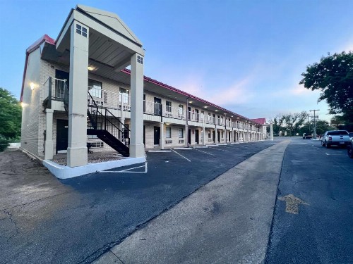 Super 8 by Wyndham Fredericksburg - image 8